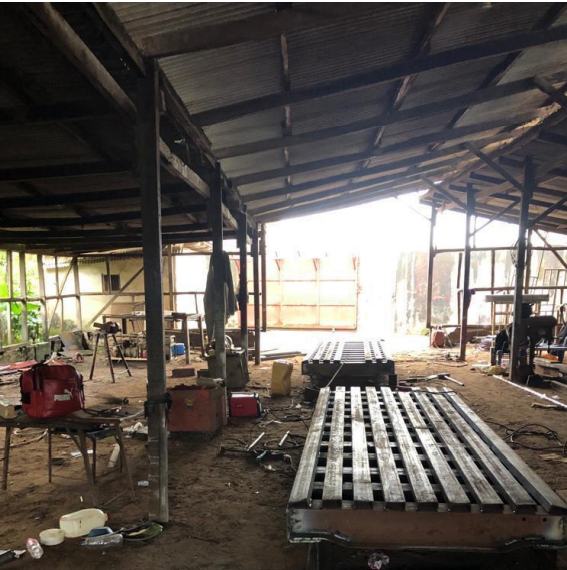 Steel slab grating in the fabrication workshop